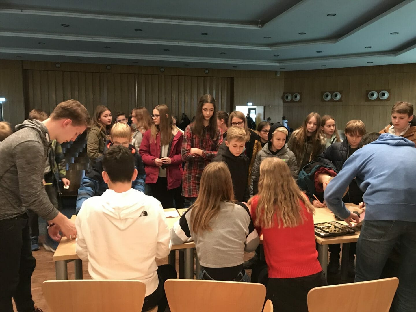 Viele glückliche Gesichter am Nikolaustag - Hermann-Josef-Kolleg